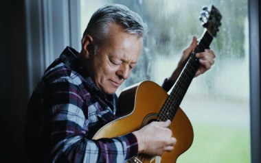 Angelina吉他谱_Tommy-Emmanuel_特殊调弦_变调夹2品_喀什怒放
