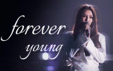Forever-Young吉他谱_艾怡良_C调_变调夹不夹_大树音乐屋的教程