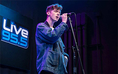 Strawberry-And-Cigarette吉他谱_Troye-Sivan_G调_变调夹2品_一颗加菲