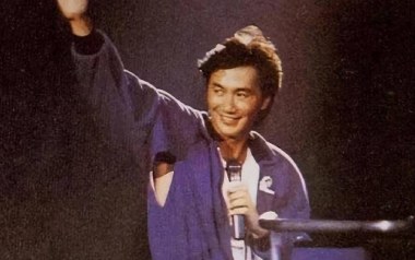 杯酒当歌吉他谱_许冠杰_G调_变调夹4品_两万五