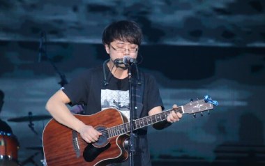 别打扰他吉他谱_贰佰_C调_变调夹不夹_吉他专家