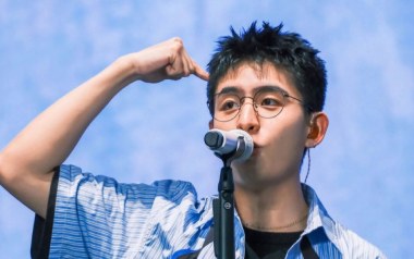 藏进夜里躲在光下吉他谱_焦迈奇_C调_变调夹不夹_吴先生TAB