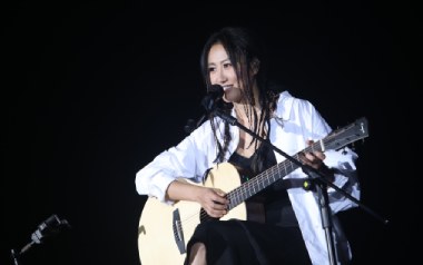 大自在吉他谱_陈粒_D调_变调夹1品_十万吉他手