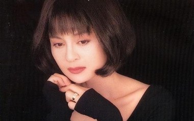 蝶儿蝶儿满天飞吉他谱_高胜美_G调_变调夹3品_一颗加菲