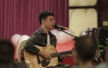峨眉吉他谱_刘森_C调_变调夹不夹_革命吉他