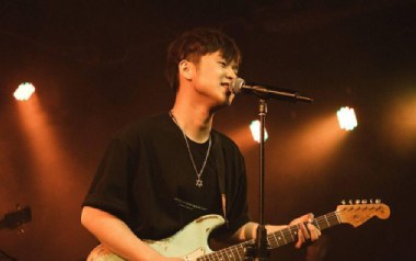 九月底吉他谱_余佳运_E调_变调夹6品_7T吉他教室