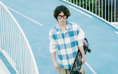 恋爱吧男孩吉他谱_赵偈康_C调_变调夹1品_两万五