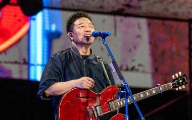 灵岩吉他谱_许巍_G调_变调夹3品_完形吉他的教程