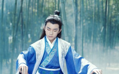 离骚吉他谱_易烊千玺_F调_变调夹不夹_七彩虹琴行