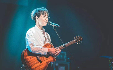 理想三旬吉他谱_陈鸿宇_G调_变调夹3品_乐事吉他