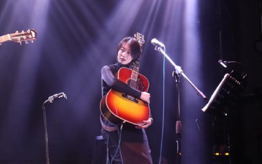 民谣在路上吉他谱_前冲乐队_C调_变调夹3品_网络转载