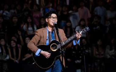 那些女孩教我的事吉他谱_品冠_C调_变调夹2品_一颗加菲