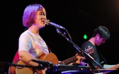 陪在你左右吉他谱_谢春花_G调_变调夹4品_吉他专家