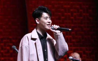 秦淮景吉他谱_张云雷_C调_变调夹不夹_两万五