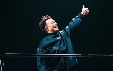 全世界失眠吉他谱_陈奕迅_D调_变调夹不夹_十万吉他手的教程