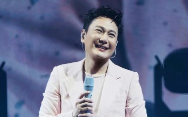 忘情忘爱吉他谱_张信哲_D调_变调夹4品_小埋