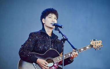 往日情吉他谱_广东余丰_C调_变调夹不夹_濮宇