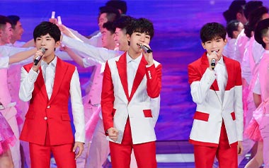我们都是追梦人吉他谱_TFBOYS_C调_变调夹1品_一颗加菲