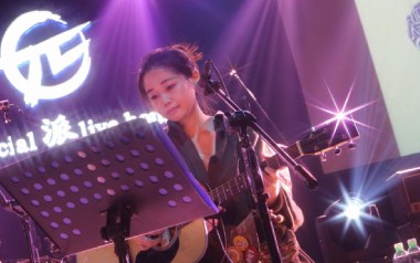 我总是没钱吉他谱_花粥_C调_变调夹不夹_吉他专家