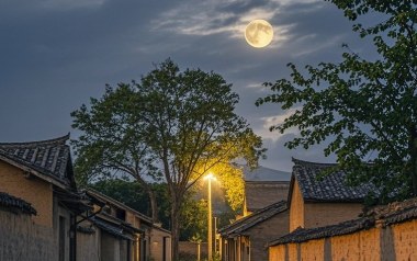 小村庄月弯弯吉他谱_晚月moon_C调_变调夹5品_网络转载