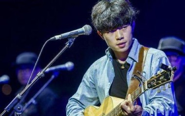小人物吉他谱_赵雷_C调_变调夹5品_吉他专家