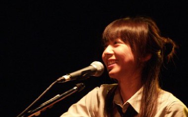 小小校歌吉他谱_陈绮贞_C调_变调夹不夹_濮宇
