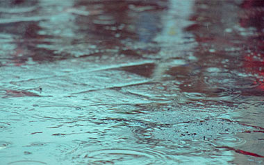 下雨天吉他谱_南拳妈妈_C调_变调夹4品_无限延音