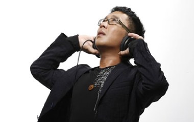 兄弟抱一下吉他谱_庞龙_D调_变调夹不夹_左岸吉他