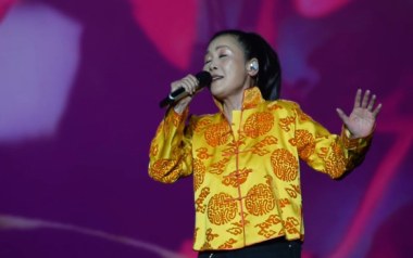 野花吉他谱_田震_A调_变调夹1品_鹤唳吉他教室的教程