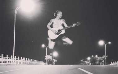 忆往不忘吉他谱_夏小虎_C调_变调夹不夹_家豪吉他