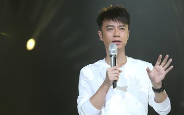 友情岁月吉他谱_李克勤_C调_变调夹3品_彼岸吉他的教程