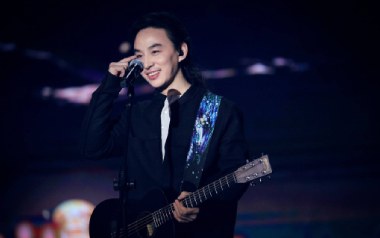 在冬天和奶奶一起晒太阳吉他谱_赵照_D调_变调夹不夹_西安毛毛吉他