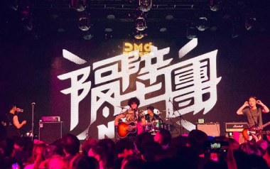 这世界只有你明白我吉他谱_隔壁团_C调_变调夹4品_濮宇
