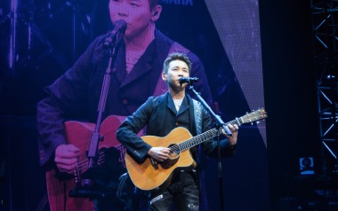 自导自演的悲剧吉他谱_陶喆_C调_变调夹不夹_浪淘沙