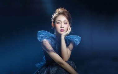 走着走着花就开了吉他谱_卓舒晨_C调_变调夹根据个人情况选择_吉他专家